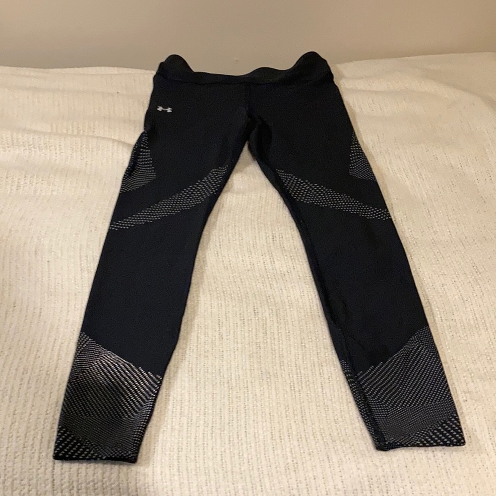 Under Armour women’s black running tights with reflective pattern
